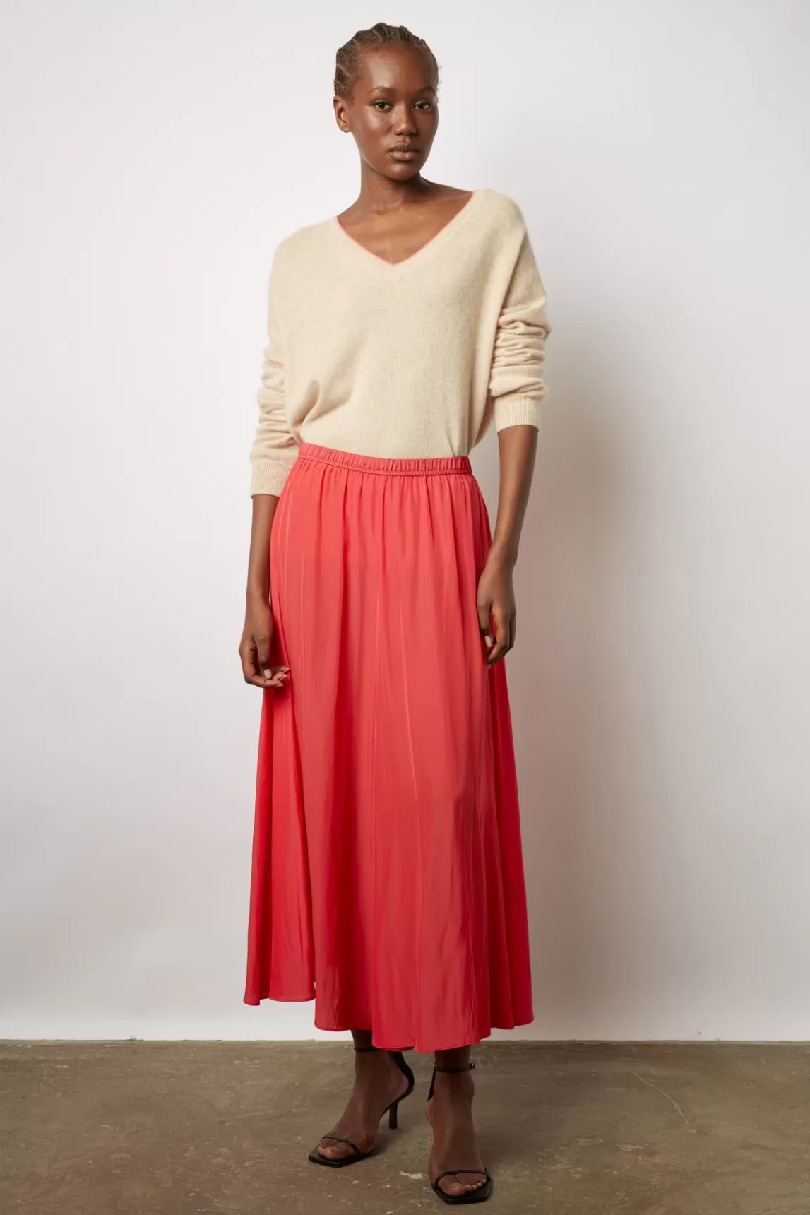 Gerard Darel Jupe Midi En Satin Plisse Corail - Denisa New